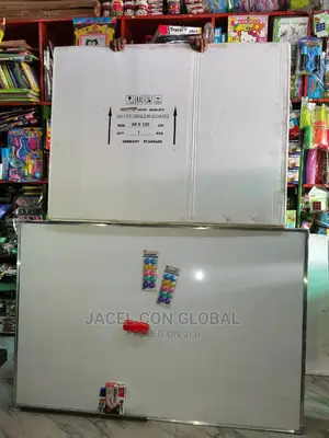 Whiteboard in Different Sizes (From 60 * 60 to 120 by 240cm)