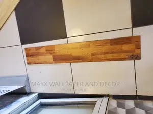 3D Effects Laminate Floor With Free Underlay