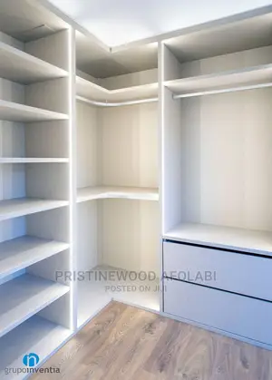 Pristinewood Closet