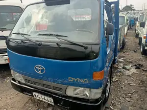 Toyota Dyna 100 Mini Truck