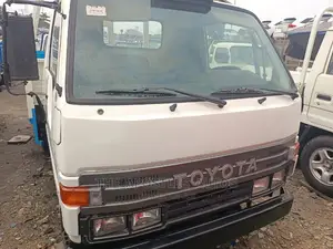 Six Tyres Toyota Dyna Mini Truck