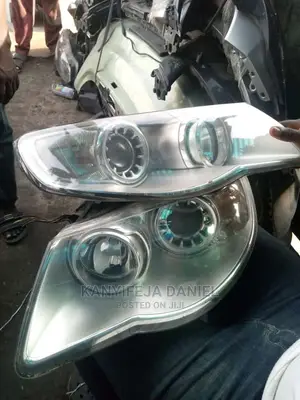 Volkswagen Tourage 2008 Headlight