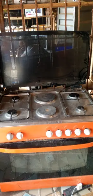 Cooker 4 Gas and 2 Electric
