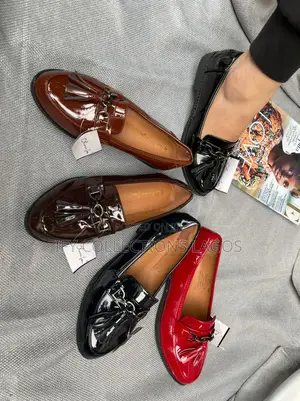 Quality Women's Glossy Leather Shoes With Tassels.