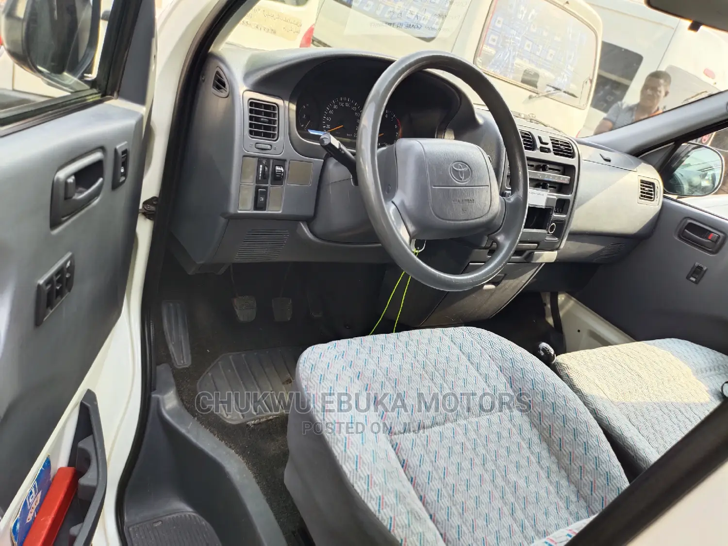Toyota HiAce 2002 White