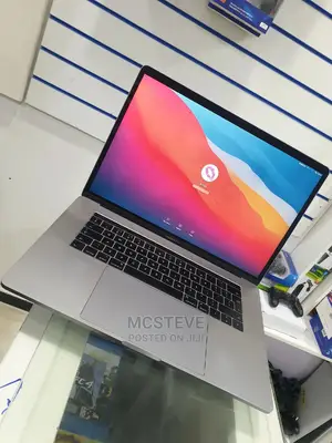 Laptop Apple MacBook Pro 2017 16GB Intel Core I7 SSD 500GB
