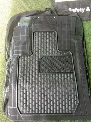 Universal Black Original Floor Mat
