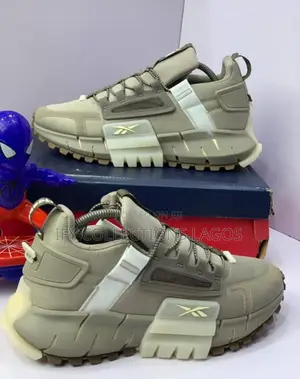 Quality Unisex Reebok Classic Sneakers.