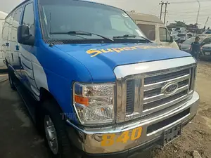 Ford E450 2015 Blue