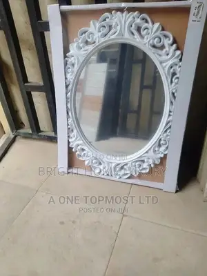 Oval Wall Mount Mirror (White)