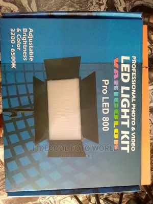 Pro Led 800 Led Light With Battery, Charger and Stand