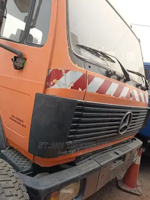 Mercedes Benz 2422 1996 Orange