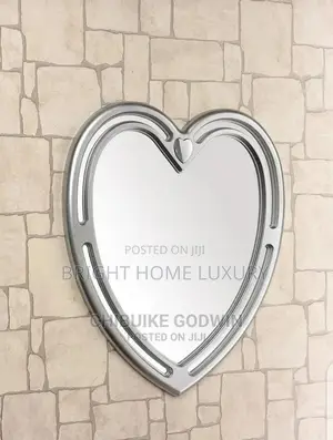 Heart Wall Mount Mirror (Silver)