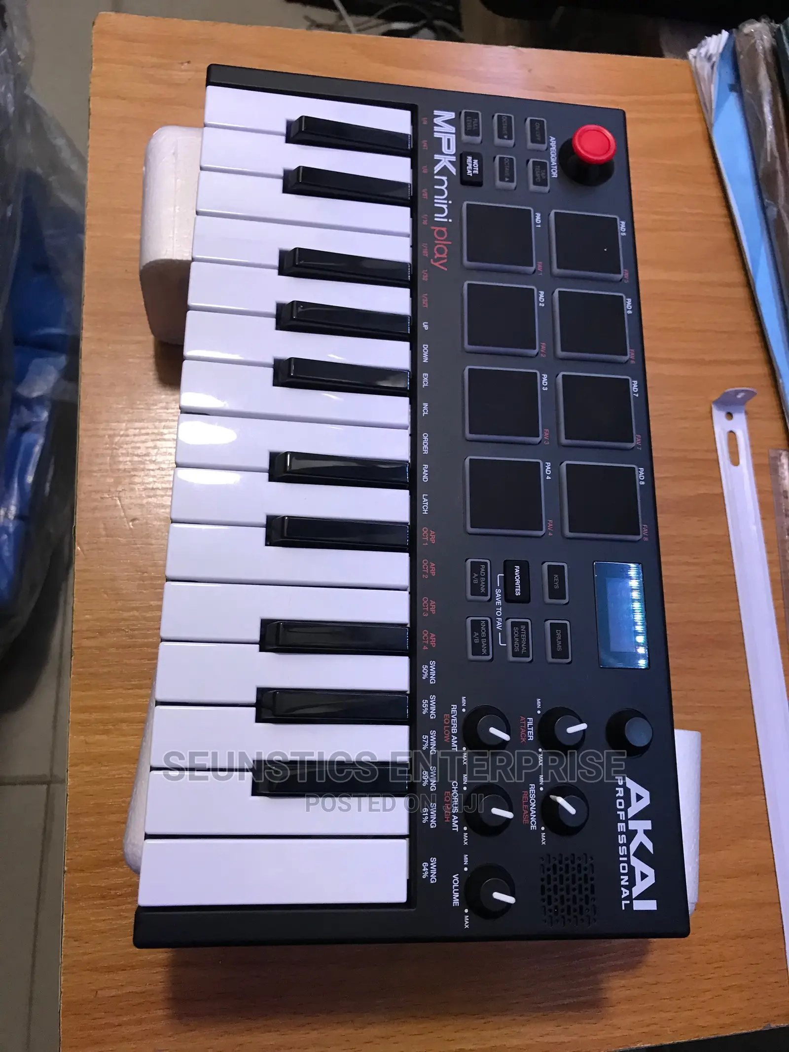 Akai Professional MPK Mini Keyboard