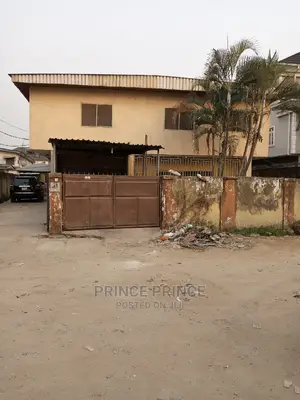 3bdrm Block of Flats in Surulere for sale