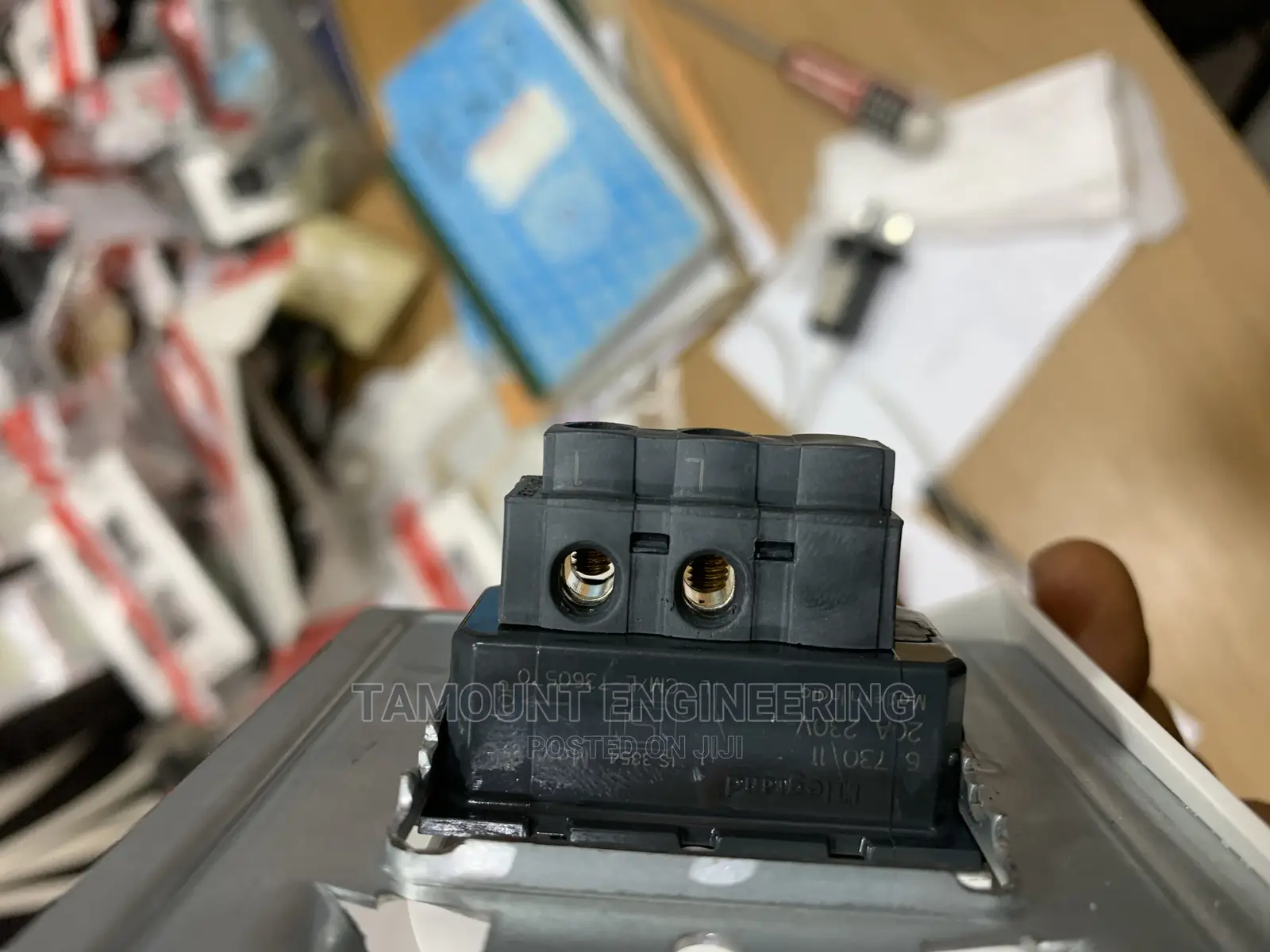 20A Switch 1 Module With Plate