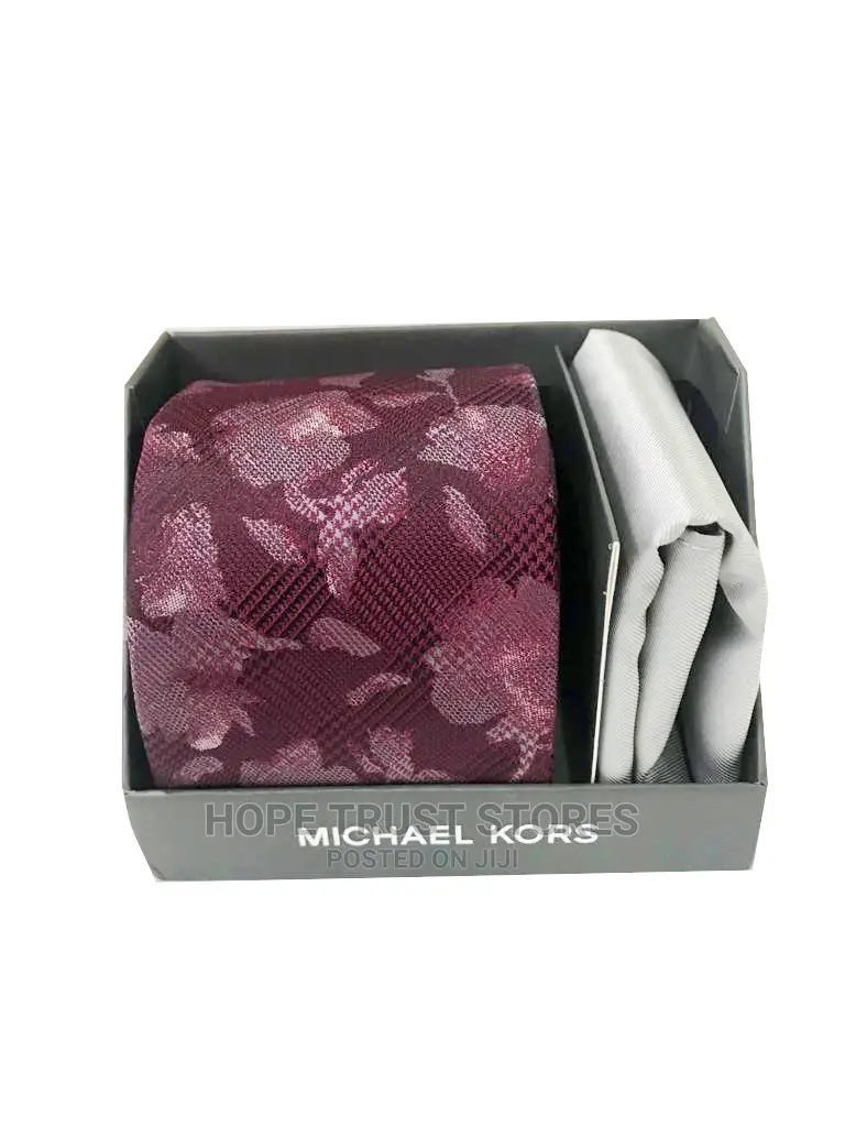 Michael Kors Tie Pocket Square