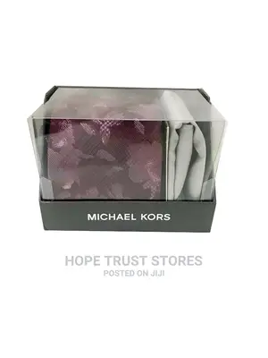 Michael Kors Tie Pocket Square