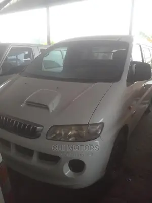 Hyundai H1 2005 White