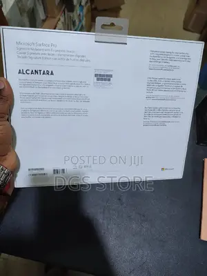 Microsoft Surface Pro 8 Signature Keyboard With Fingerprint