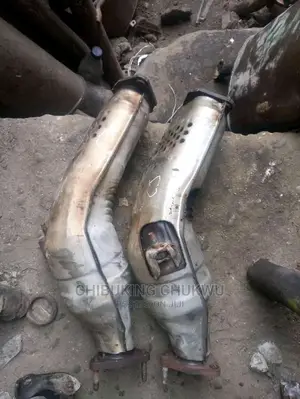 Nissan Infinity Catalyst Exhaust Pots.