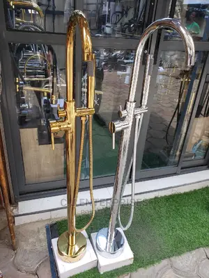Quality Standing Bathub Shower Cubicle with Mixers.