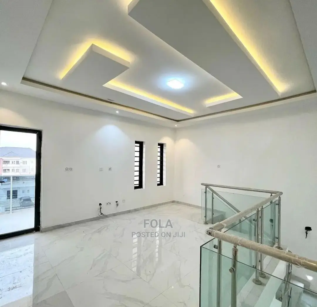 Plasterboard Ceiling Screeding