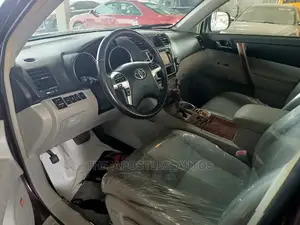 Toyota Highlander 3.5L 4WD 2013 Brown