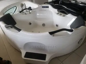 Curve Jacuzzi Bath With Massage