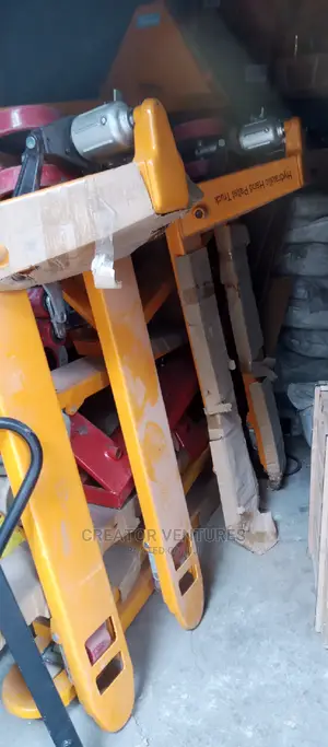 Pallet Truck 3tons/ 3000kg for Carriage of Heavy Equipments.