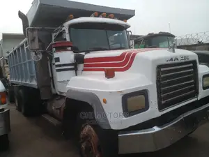 Mack Tipper 10bolts 30tonnes