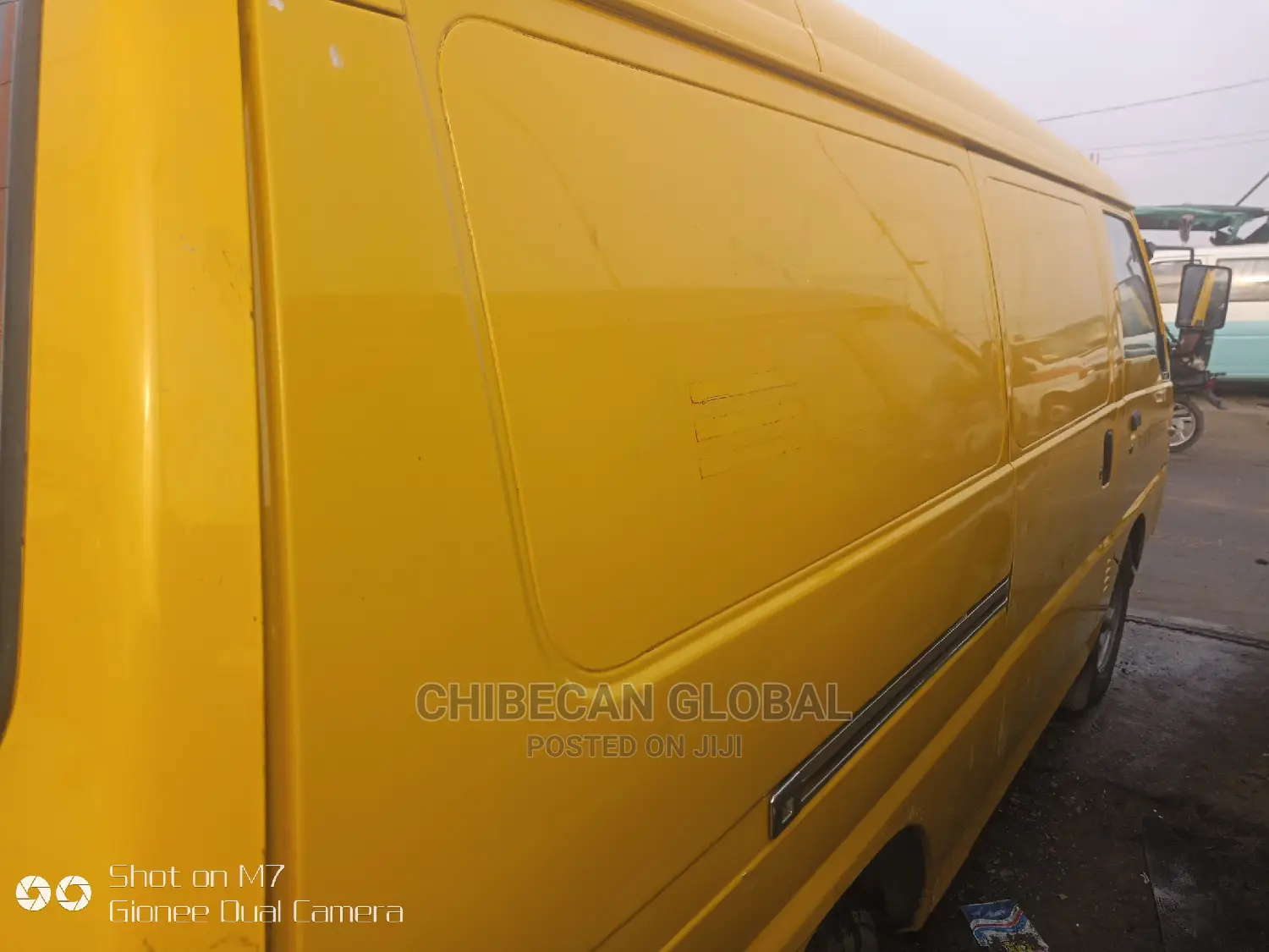 Mitsubishi L300 2004 Orange