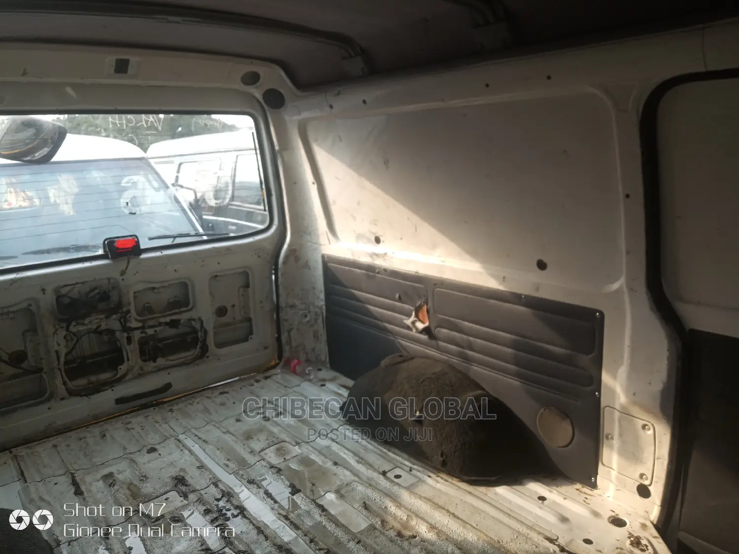 Mitsubishi L300 2004 Orange
