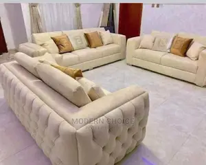 Set of Tufted Chair