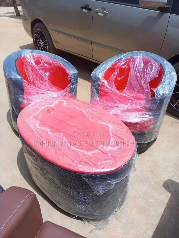High Quality Table With Single Sofas Chairs