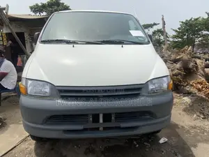 Toyota HiAce 2004 White