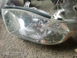 Toyota Highlander 2008 Headlight Available.