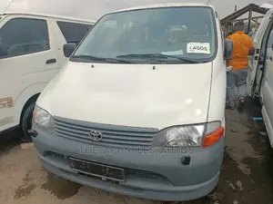 Toyota HiAce 2004 White