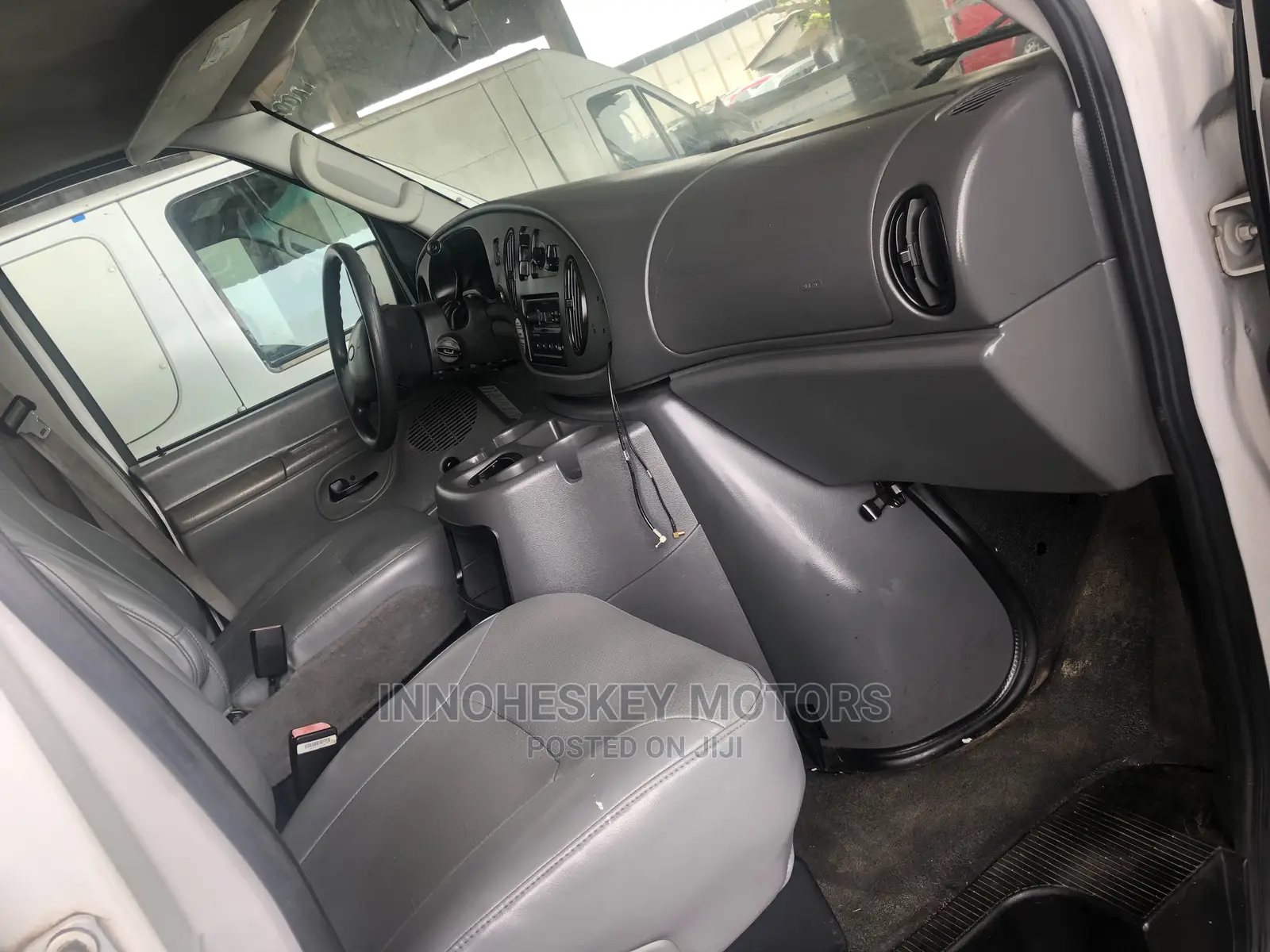Ford E350 2004 White