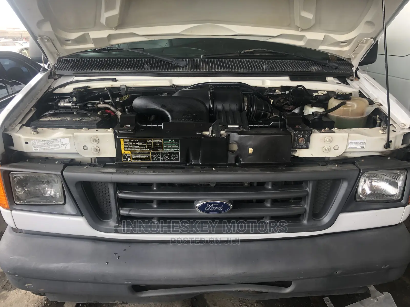 Ford E350 2004 White