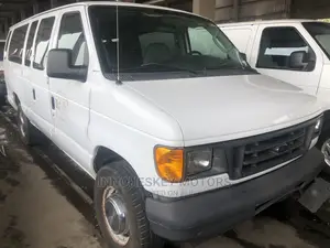 Ford E350 2004 White