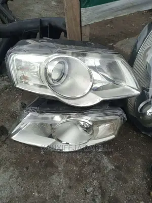 Headlight Passat F S I 2008