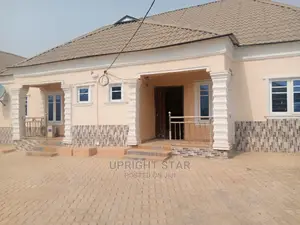 Three Bedroom Flat Ogooluwa Area Oshogbo for Sale