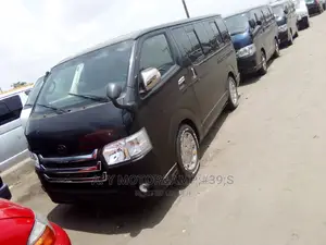 Toyota HiAce 2015 Black