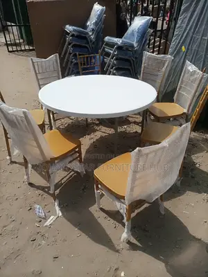 Events Chairs 8 With Table