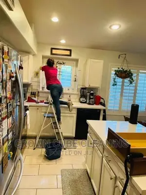 Housekeeping Cleaning Experts