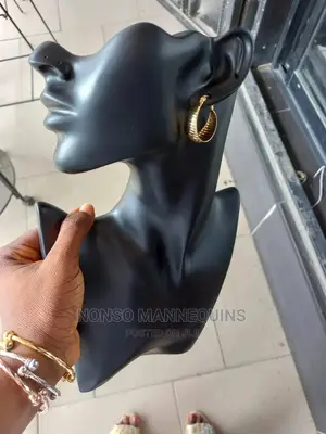 Jewelries Display Black Body Stand