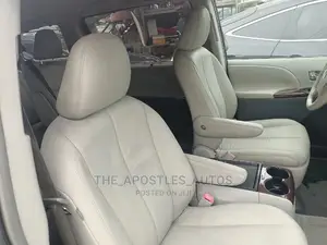 Toyota Sienna XLE 7 Passenger Mobility 2011 Silver
