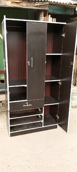 Quality 3 X 6ft Wooden Standing Wardrobe With Drawers.