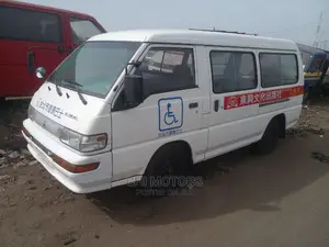Mitsubishi Delica 2004 White
